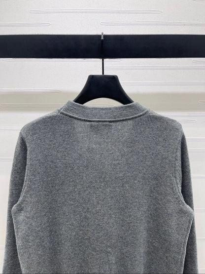 25fw V-neck long sleeved knitted cardigan