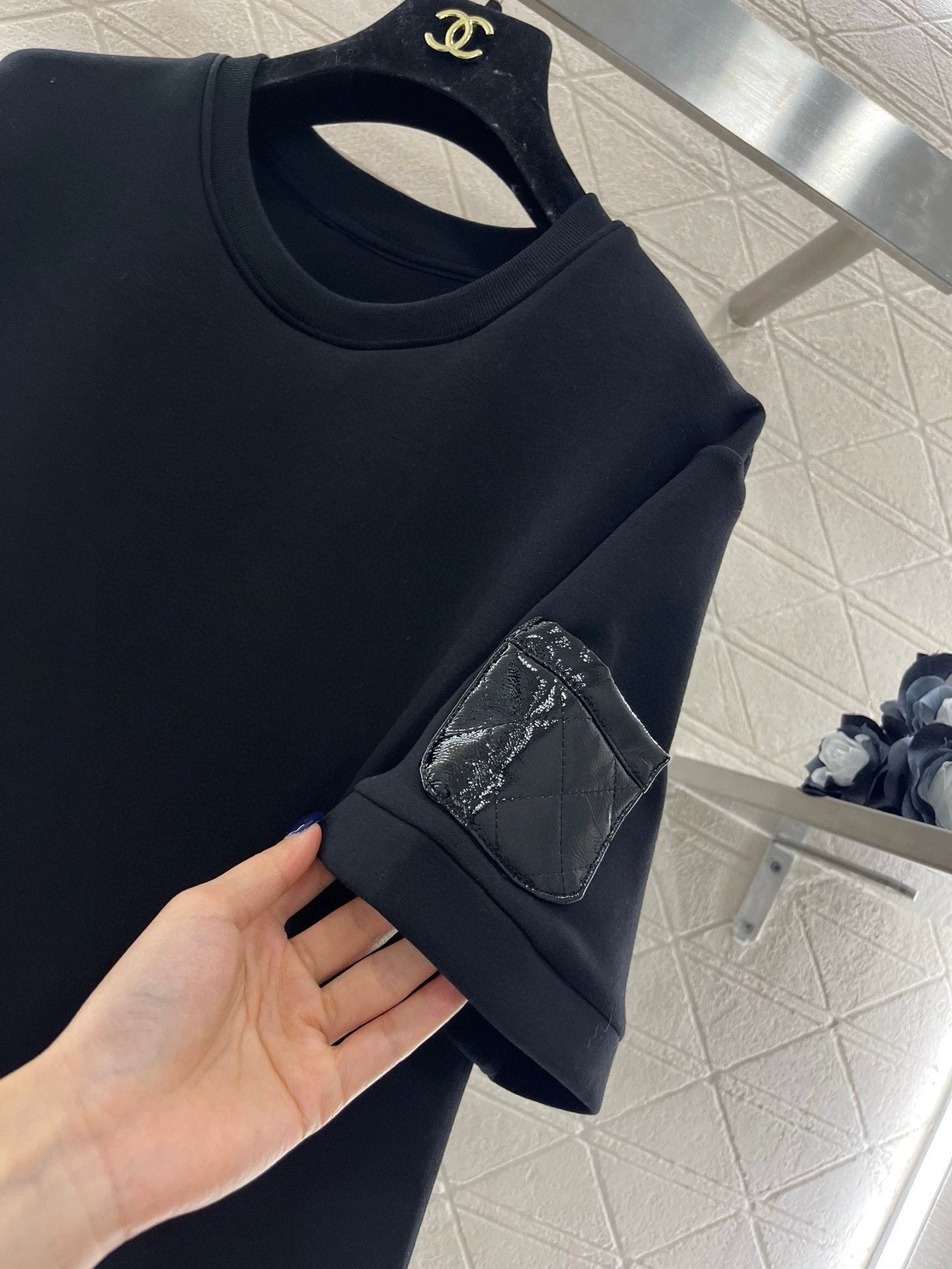 25 Round neck spliced diamond-patent leather short sleeves