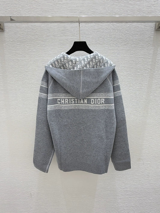 Hooded reversible knitted jacket