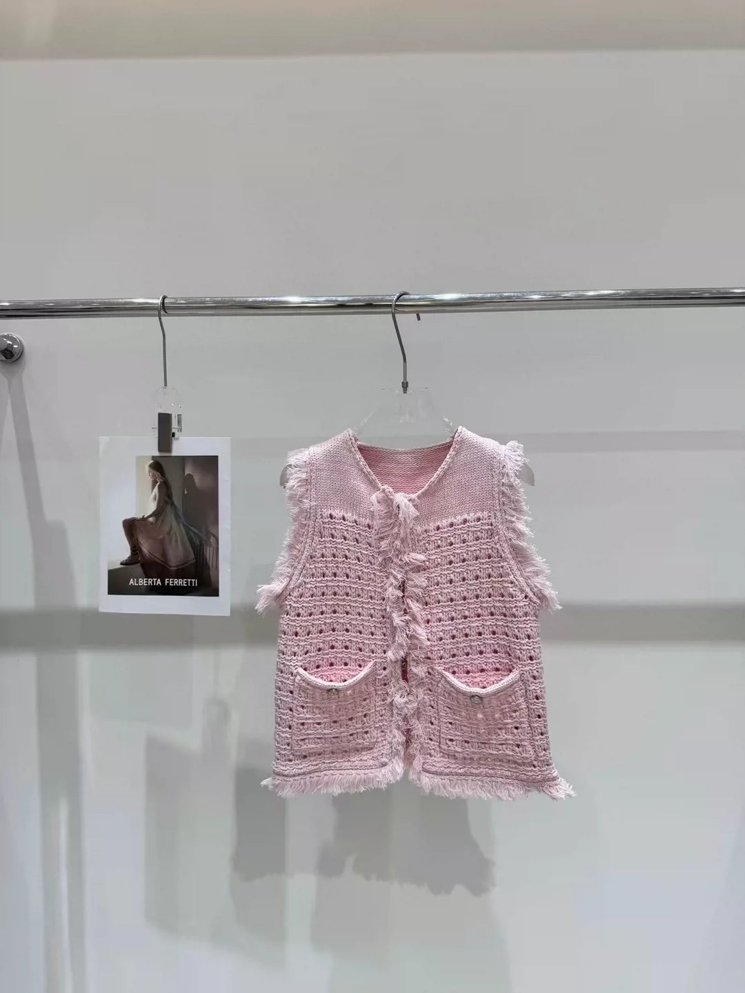 25 New knitted vest (gray, pink)