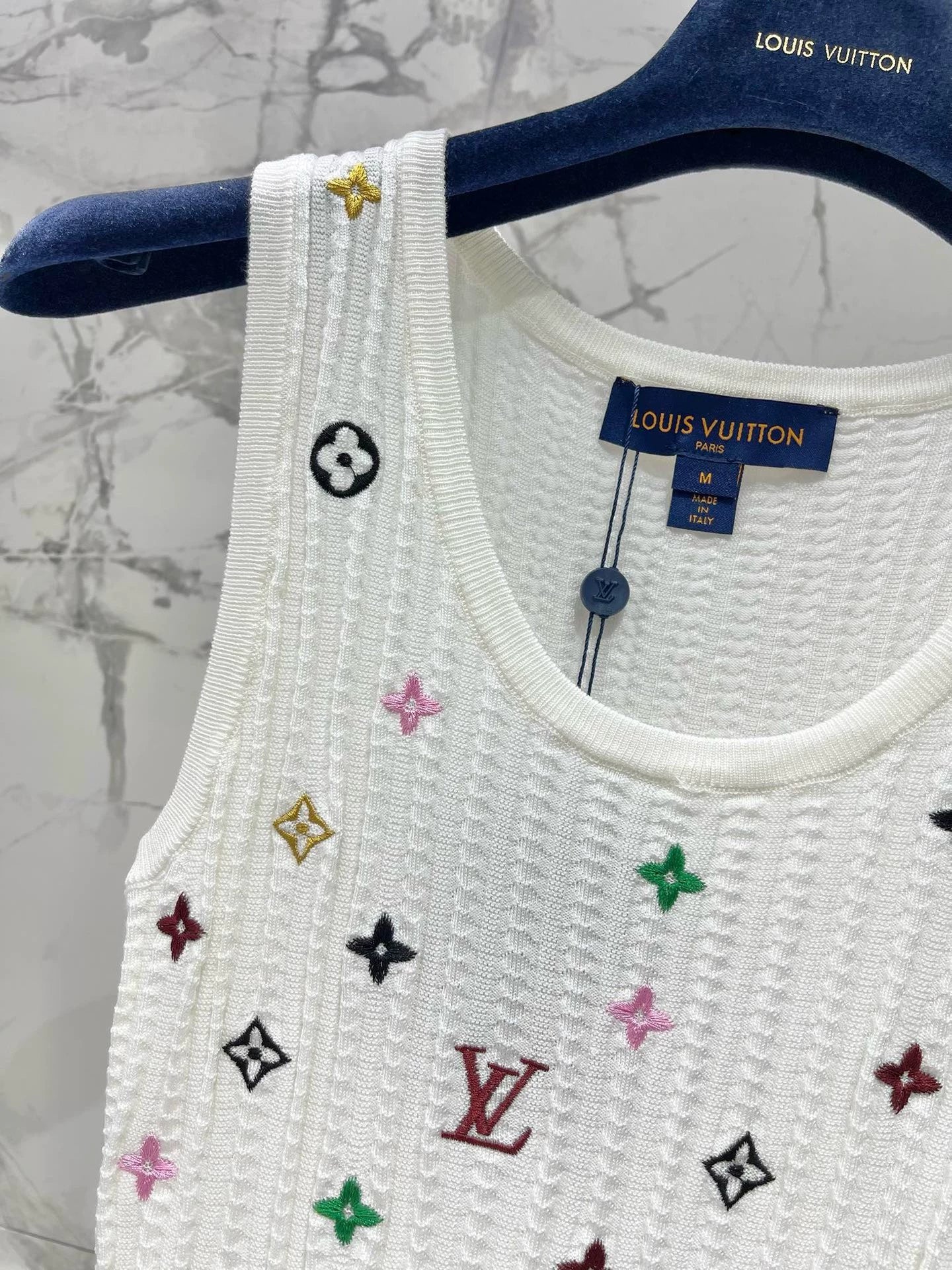 25 new embroidered logo knitted vest