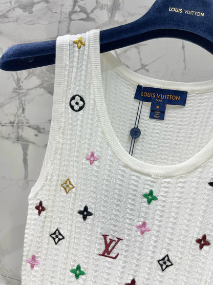 25 new embroidered logo knitted vest