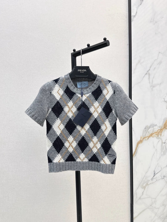25 short-sleeved sweater
