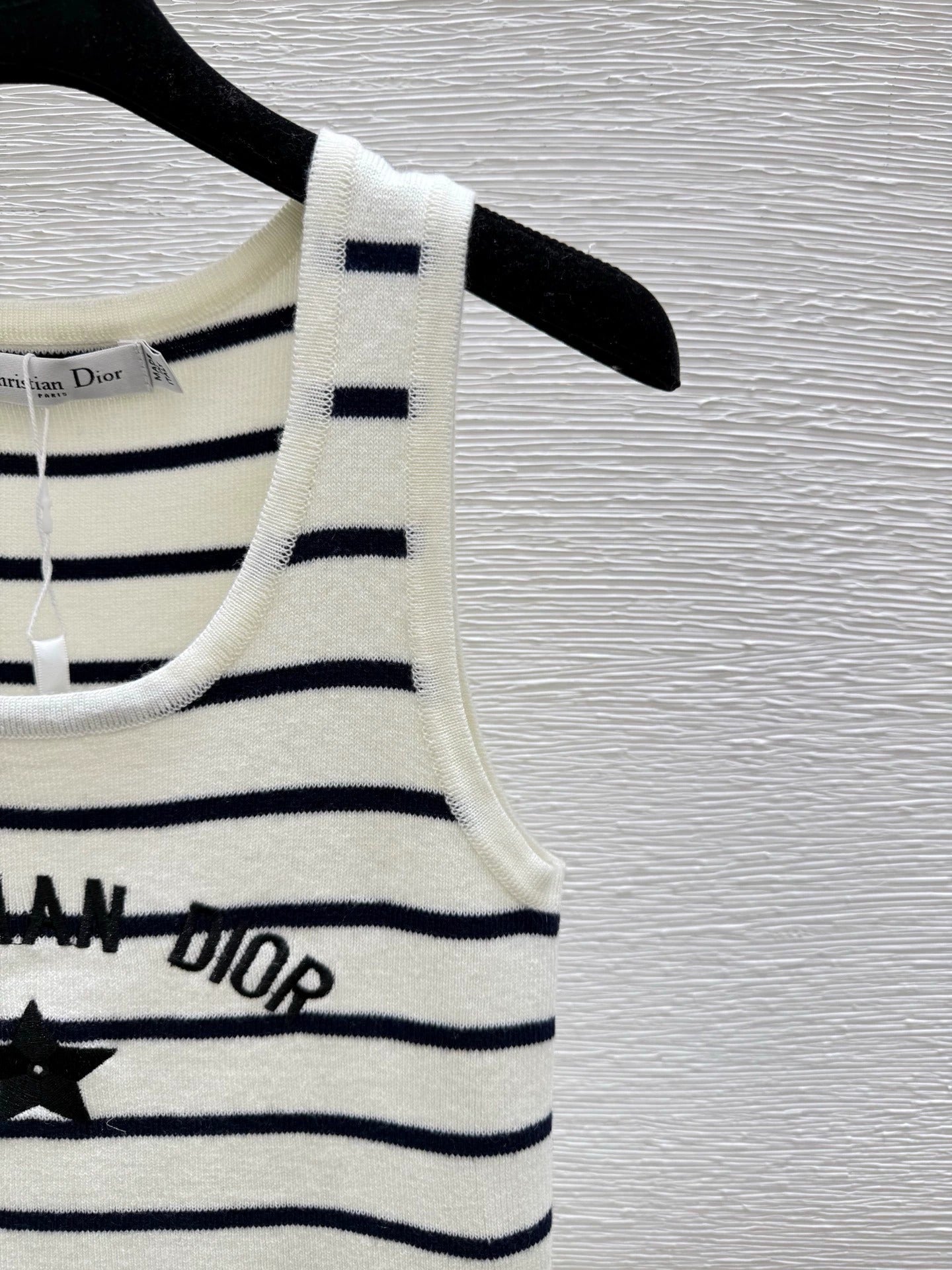 25-stripe knitted vest