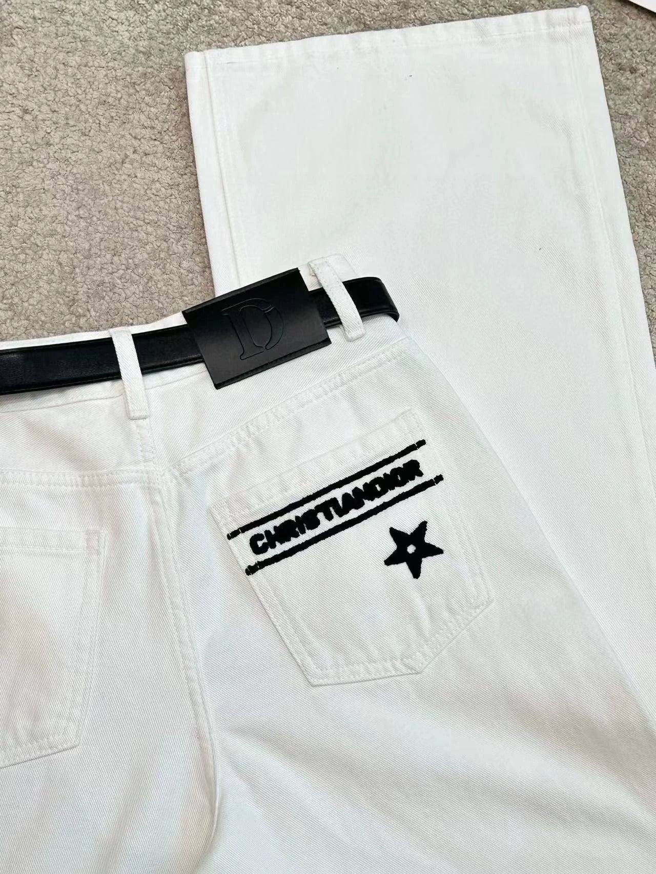25 embroidered straight jeans (with belt)