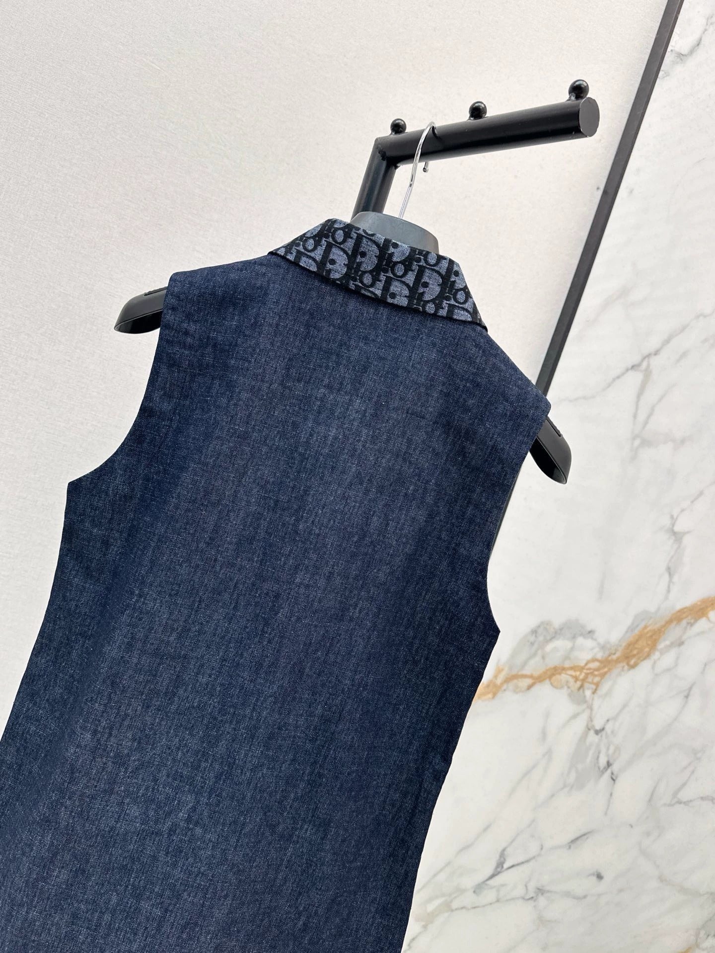 25 sleeveless dress