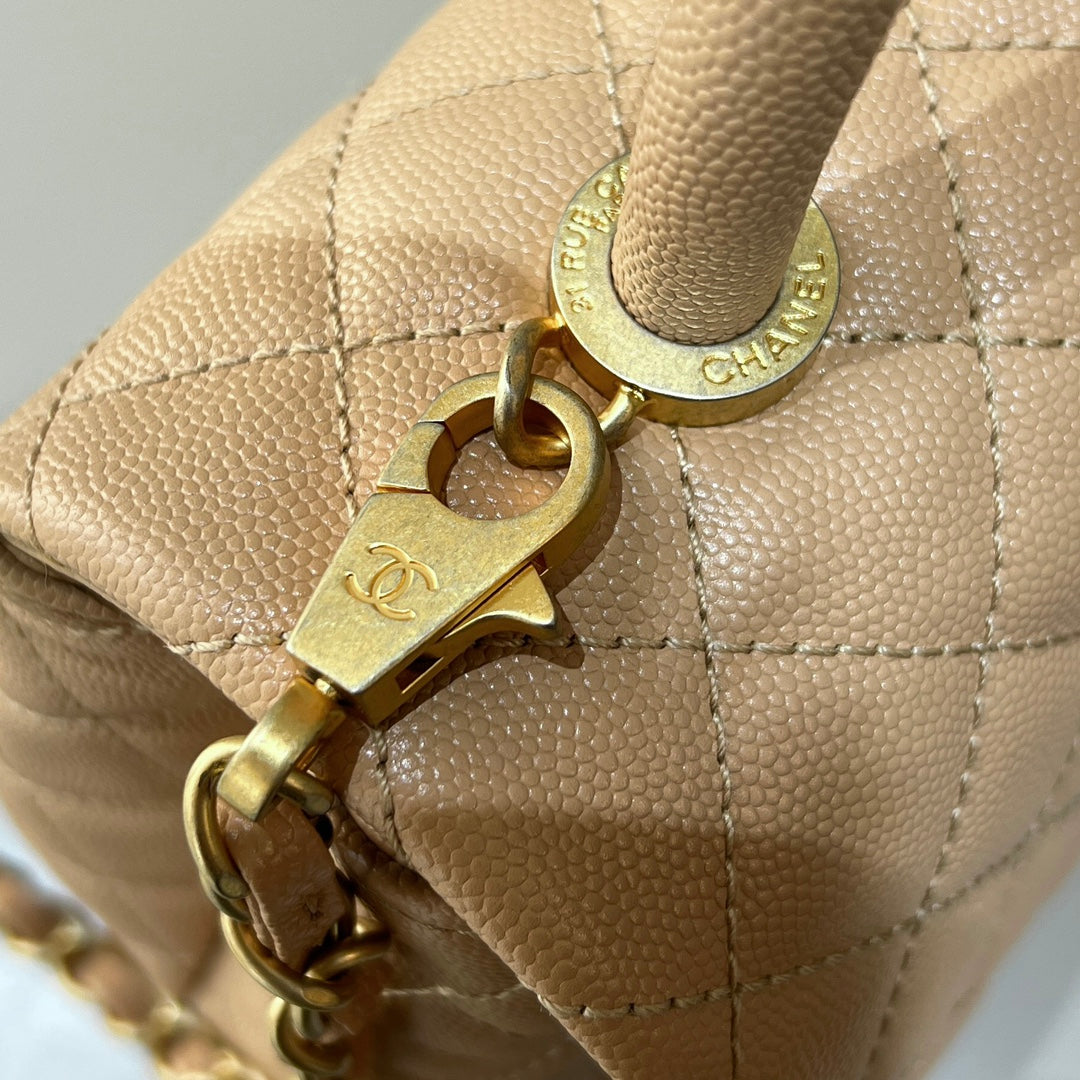 LARGE FLAP BAG WITH TOP HANDLE 29  Small Grained Calfskin Light Teas