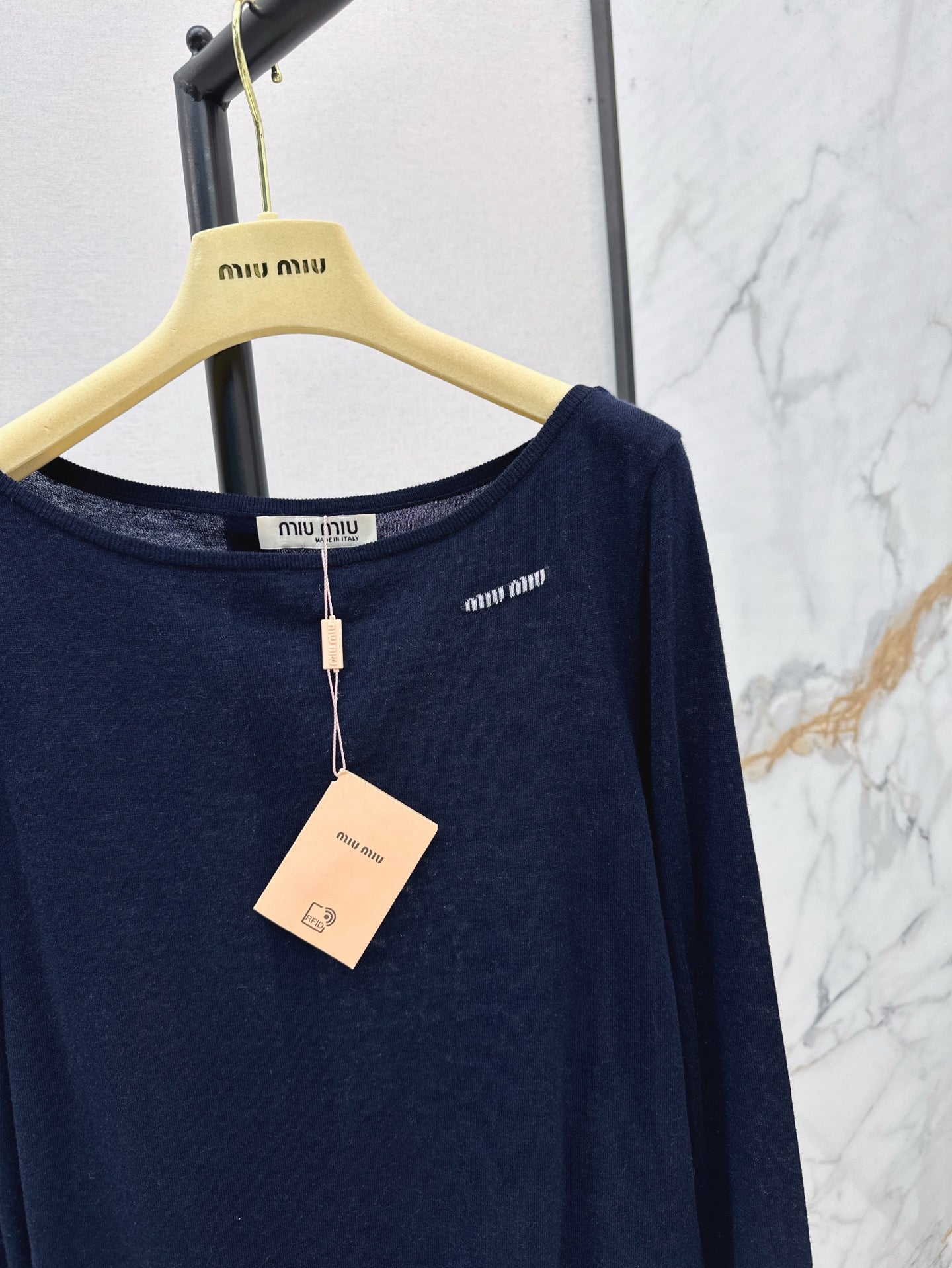 m 25ss off neck sweater
