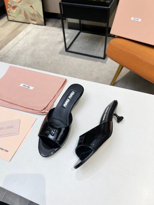 MI leather slippers