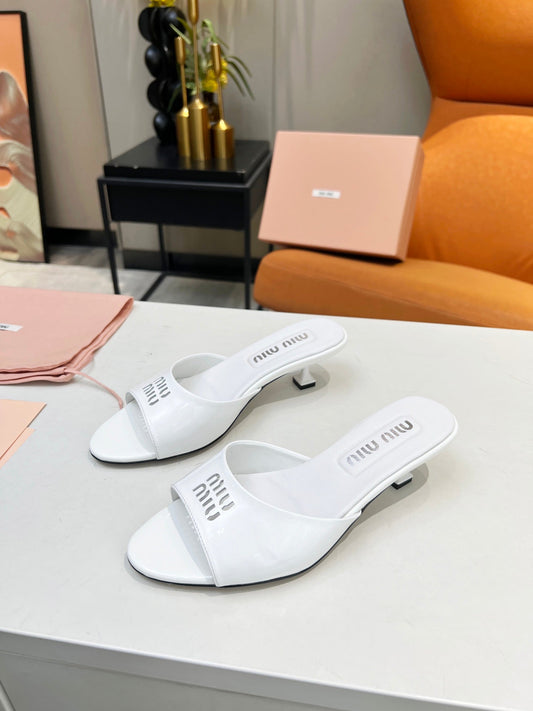 M LEATHER SLIPPERS