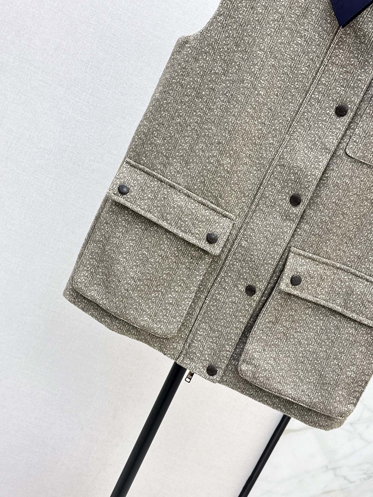 P 24fw wool vest