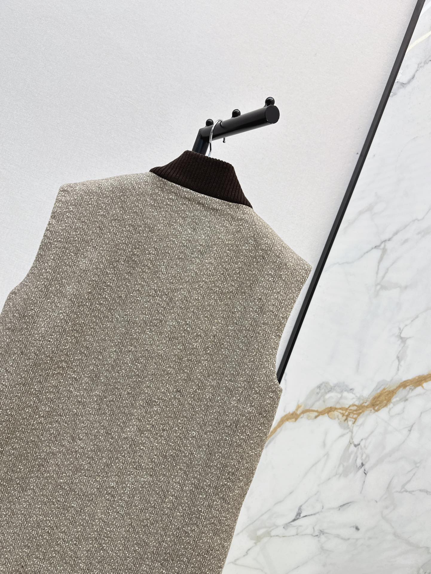 P 24fw wool vest