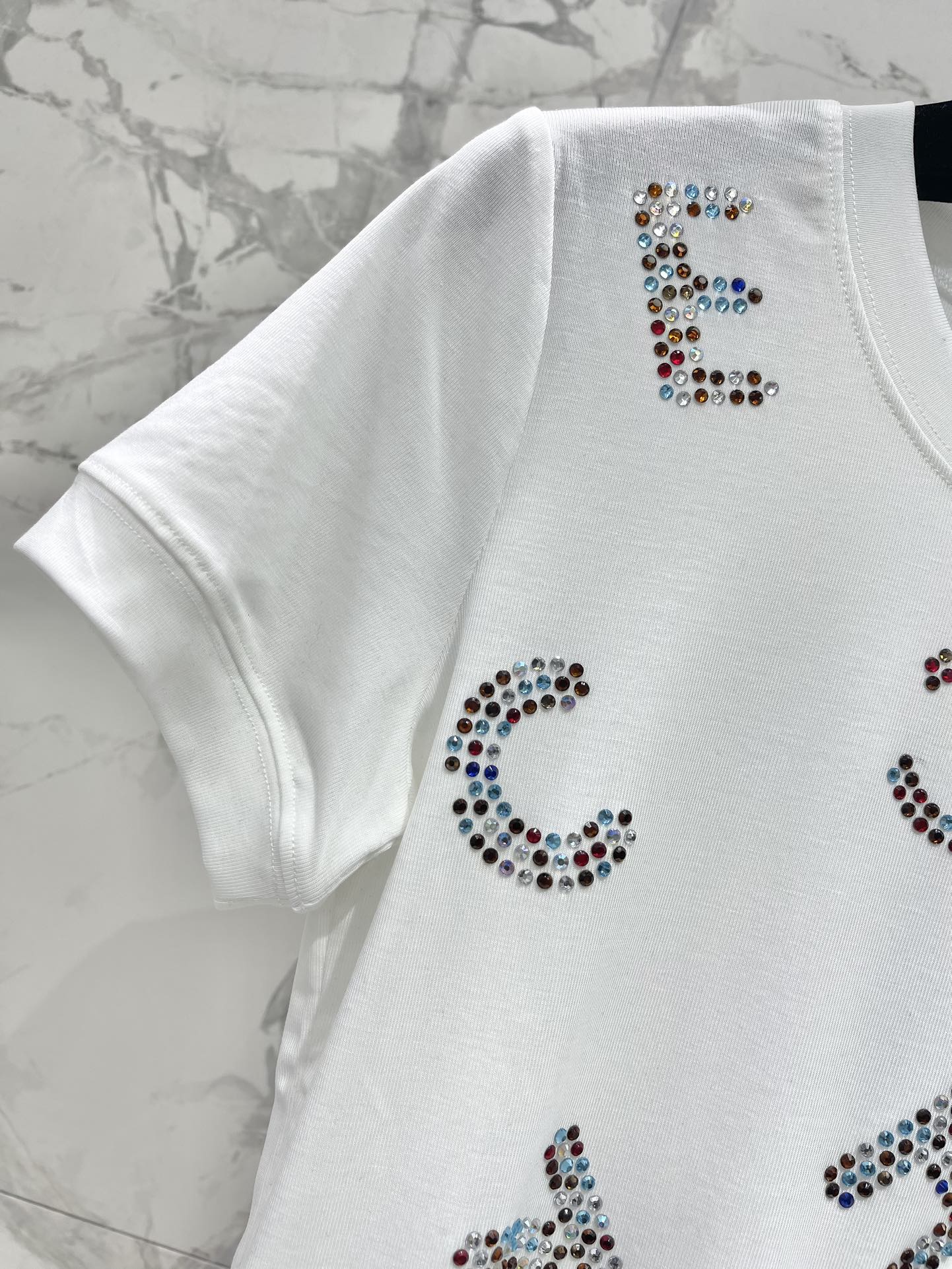 ch 25ss rhinestone t-shirt