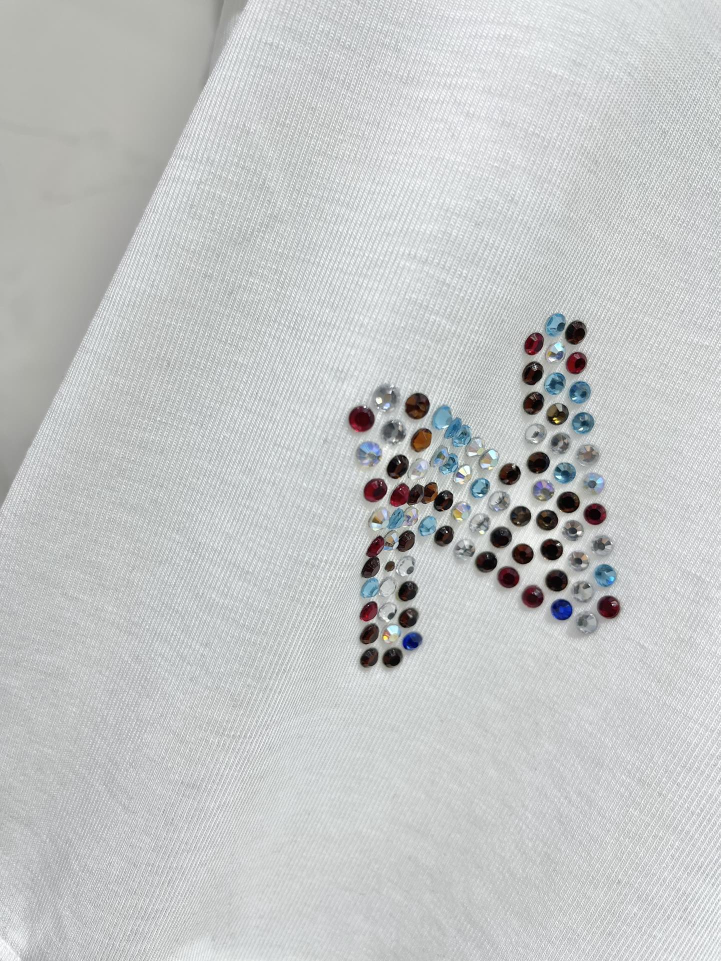 ch 25ss rhinestone t-shirt