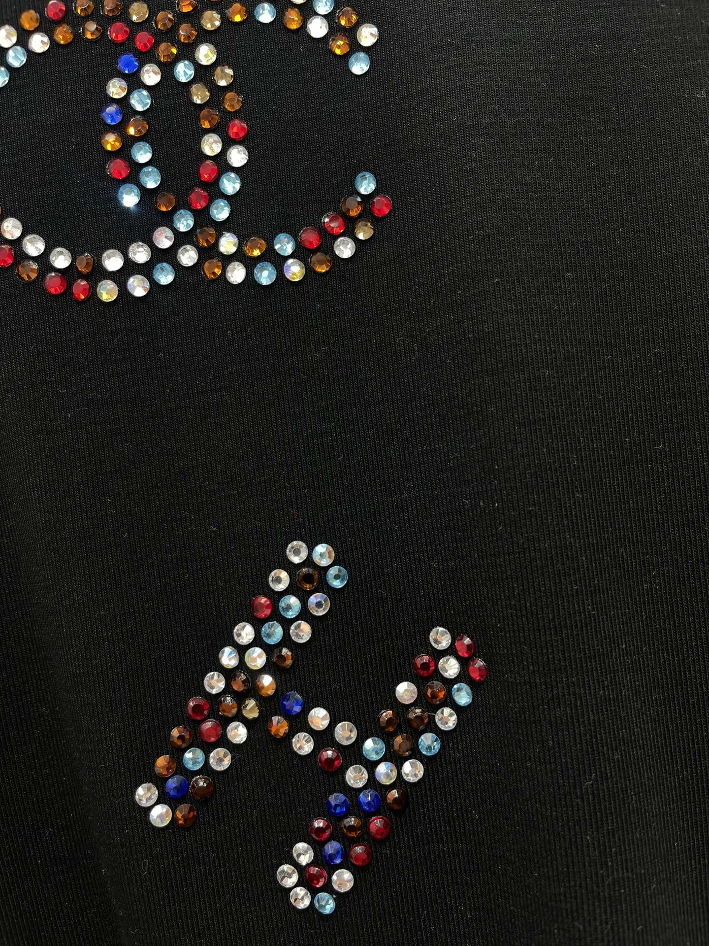ch 25ss rhinestone t-shirt