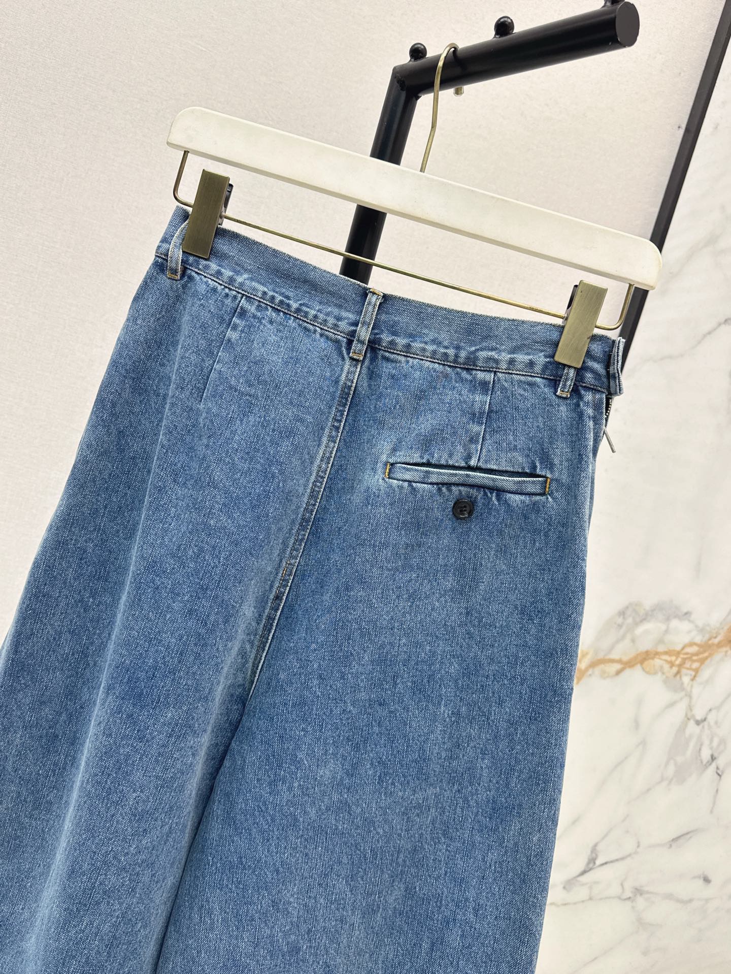 Lo 25ss pleated jeans