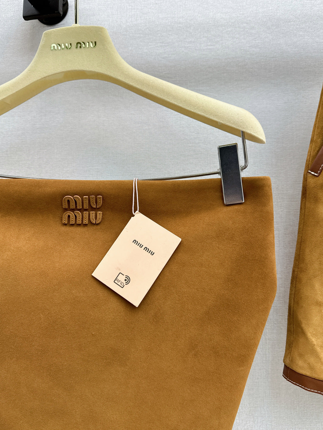 25ss suede tube top