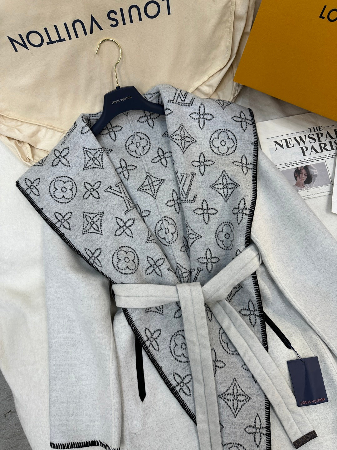 25 Long hooded double-sided coat