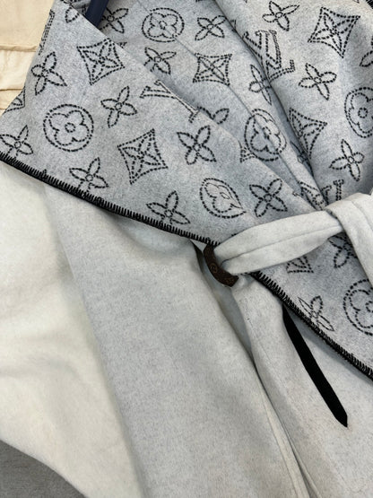 25 Long hooded double-sided coat
