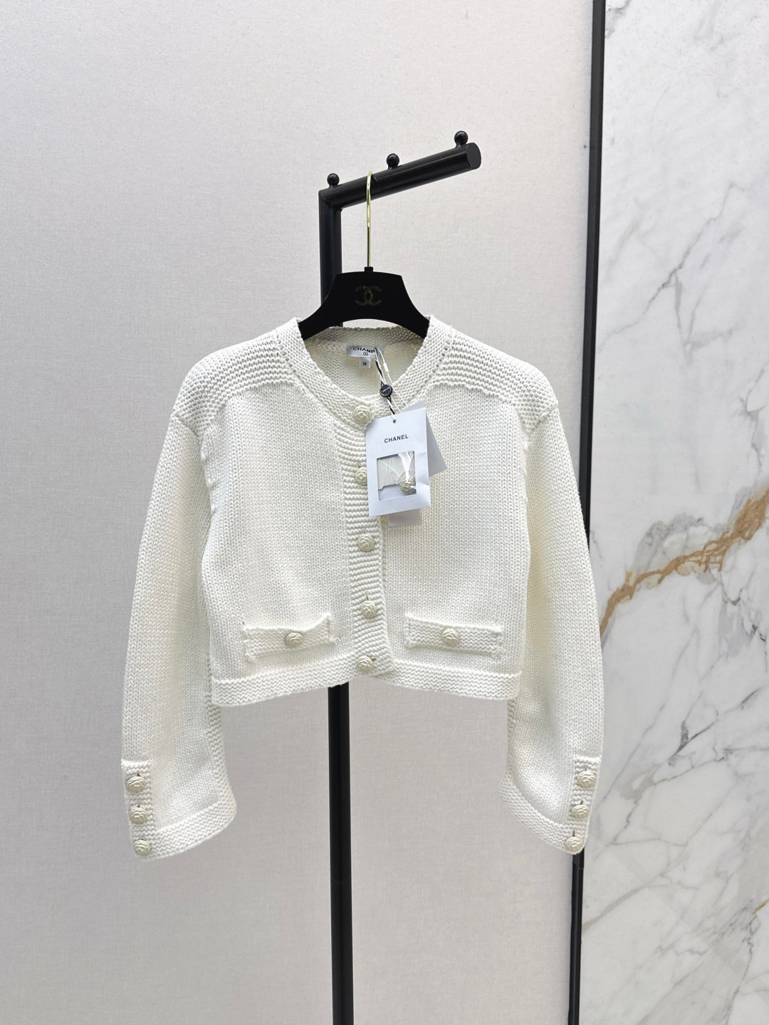 25 Short cardigan + hip skirt knitted suit