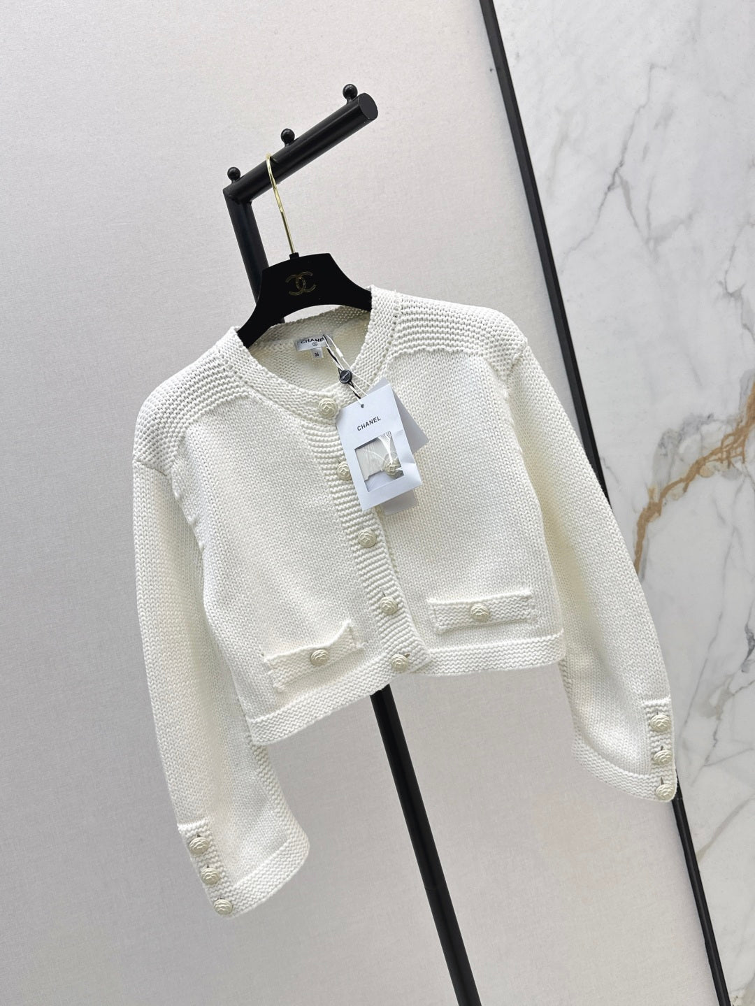 25 Short cardigan + hip skirt knitted suit