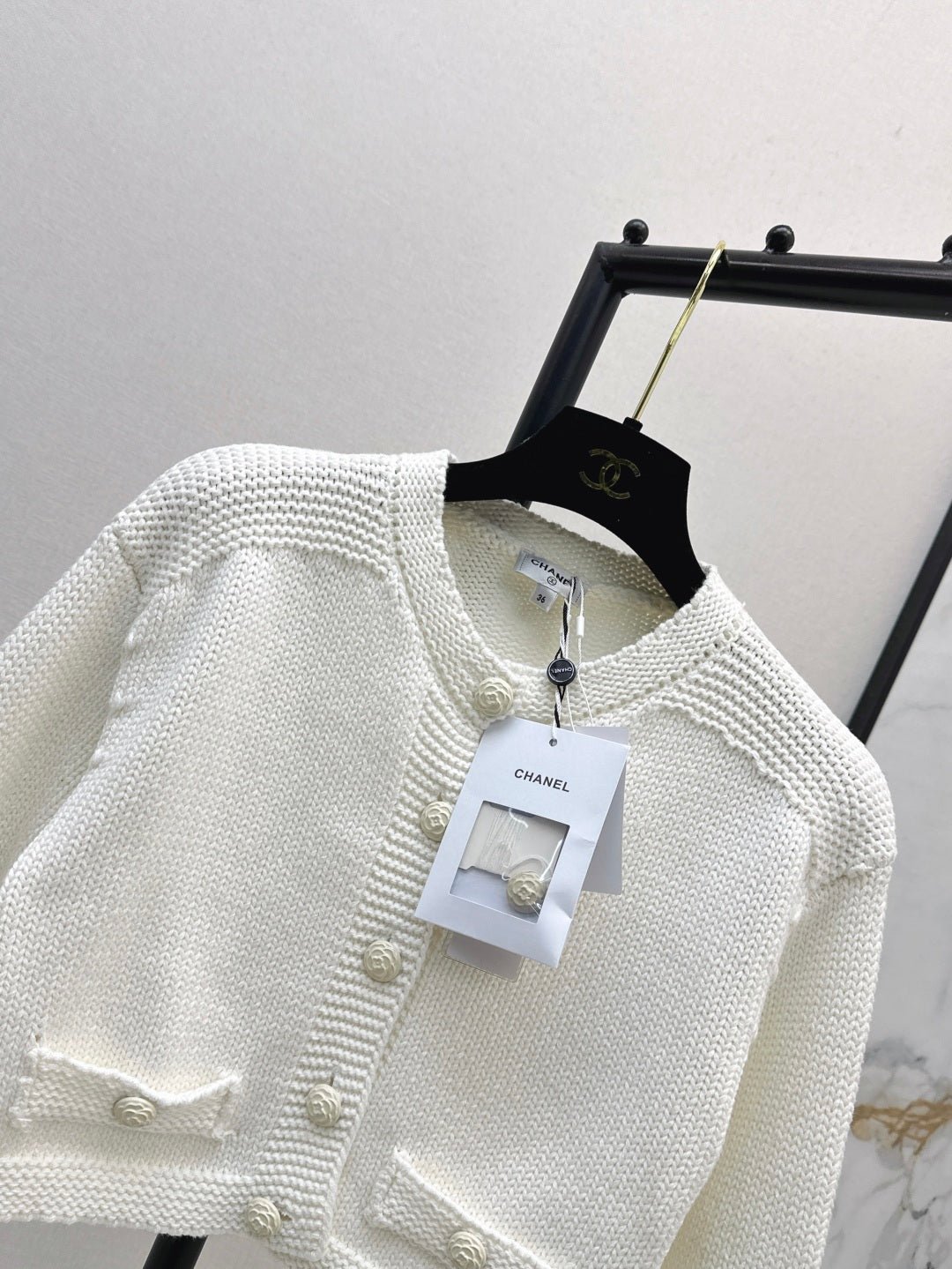 25 Short cardigan + hip skirt knitted suit
