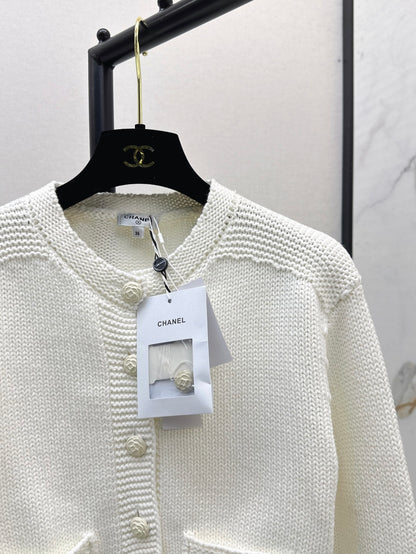 25 Short cardigan + hip skirt knitted suit