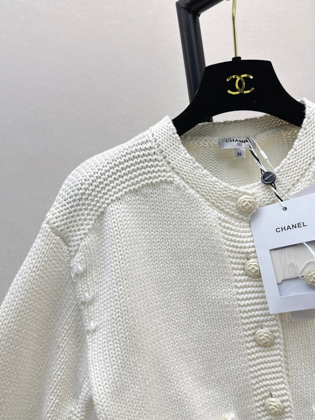 25 Short cardigan + hip skirt knitted suit