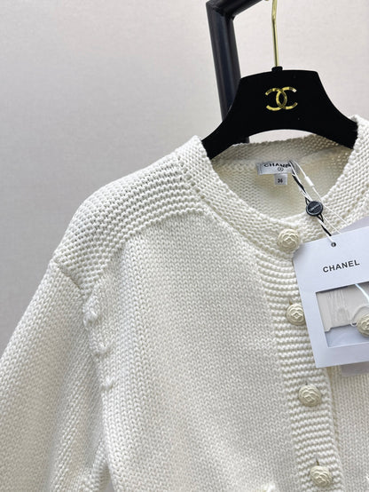 25 Short cardigan + hip skirt knitted suit