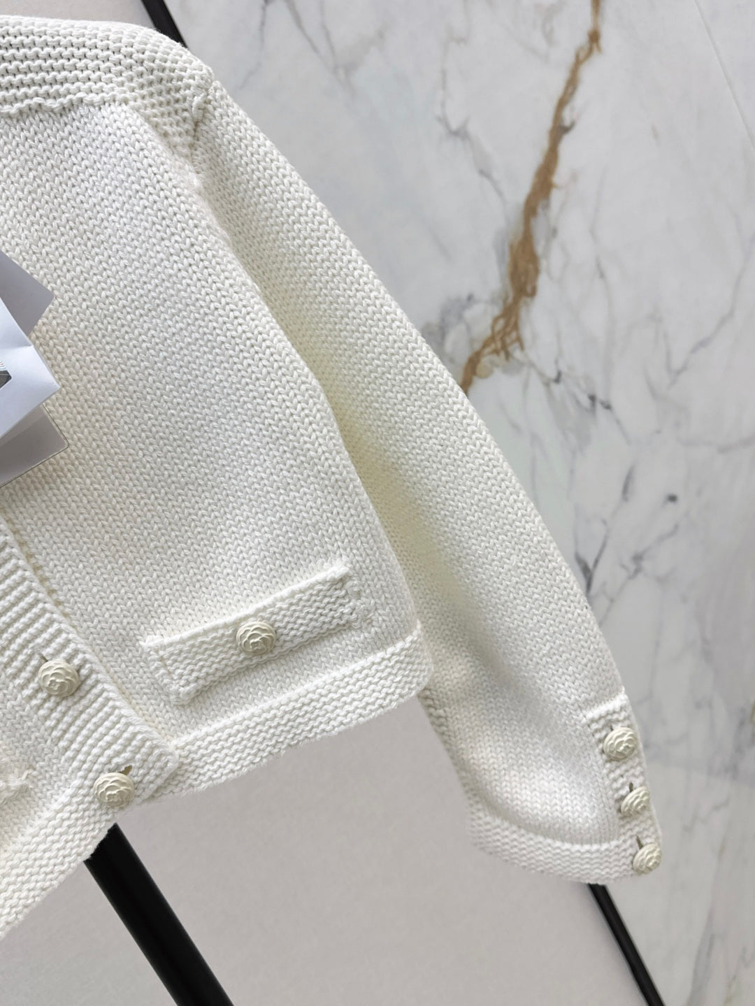 25 Short cardigan + hip skirt knitted suit
