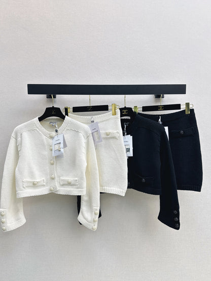 25 Short cardigan + hip skirt knitted suit