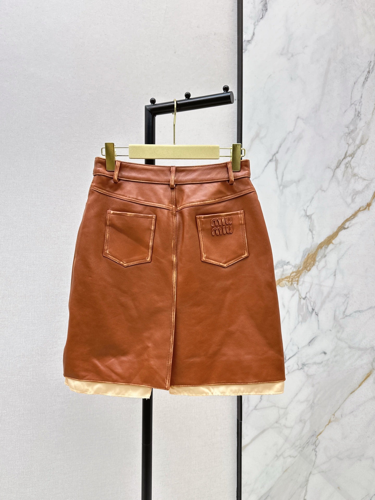 25 New retro style mid length skirt
